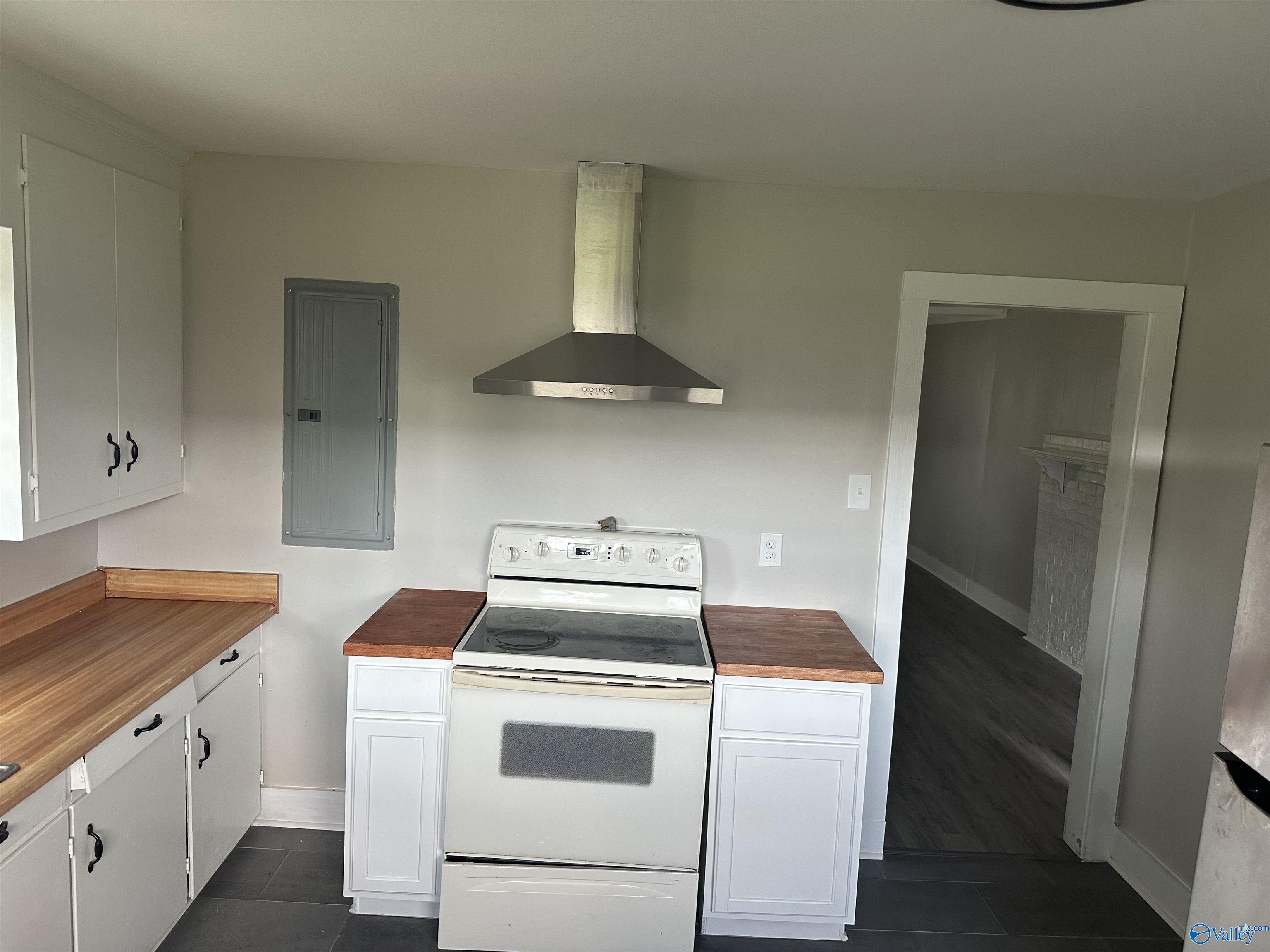 Huntsville, Alabama 35805, United States, 3 Bedrooms Bedrooms, ,2 BathroomsBathrooms,Residential,Active,215753