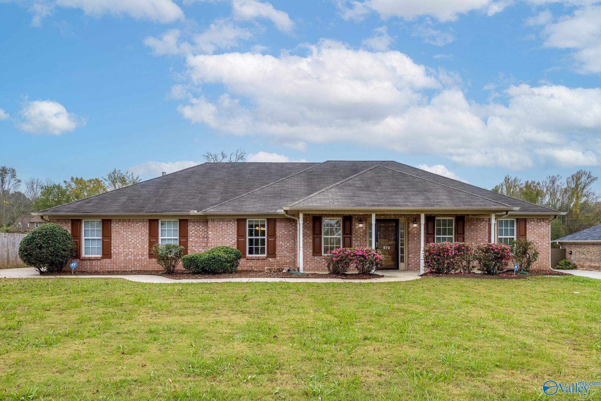 572 Robins Road, Harvest, Alabama image 1