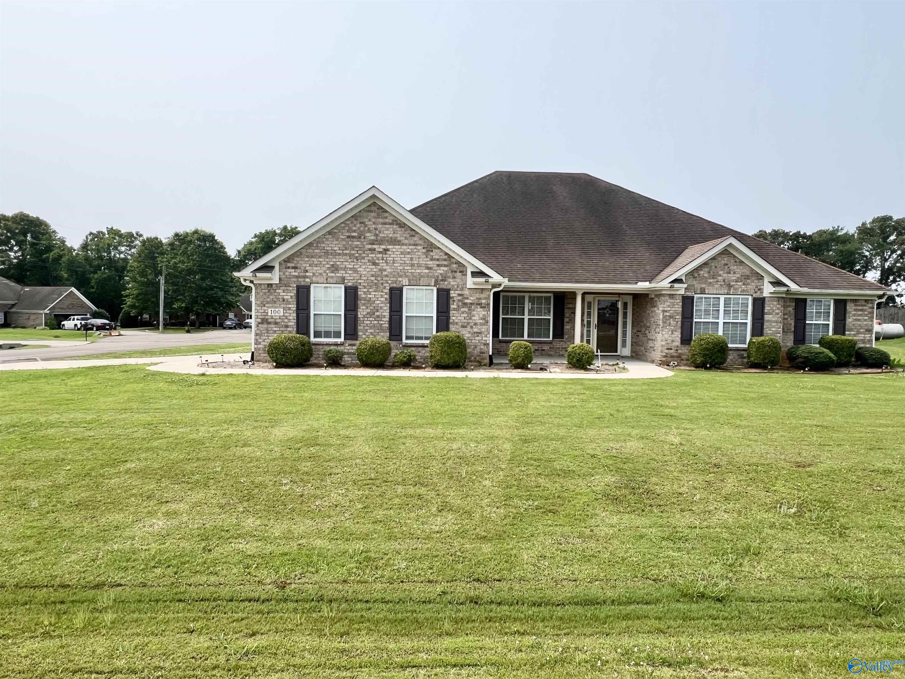 100 Glenfield Court, Huntsville, Alabama image 2