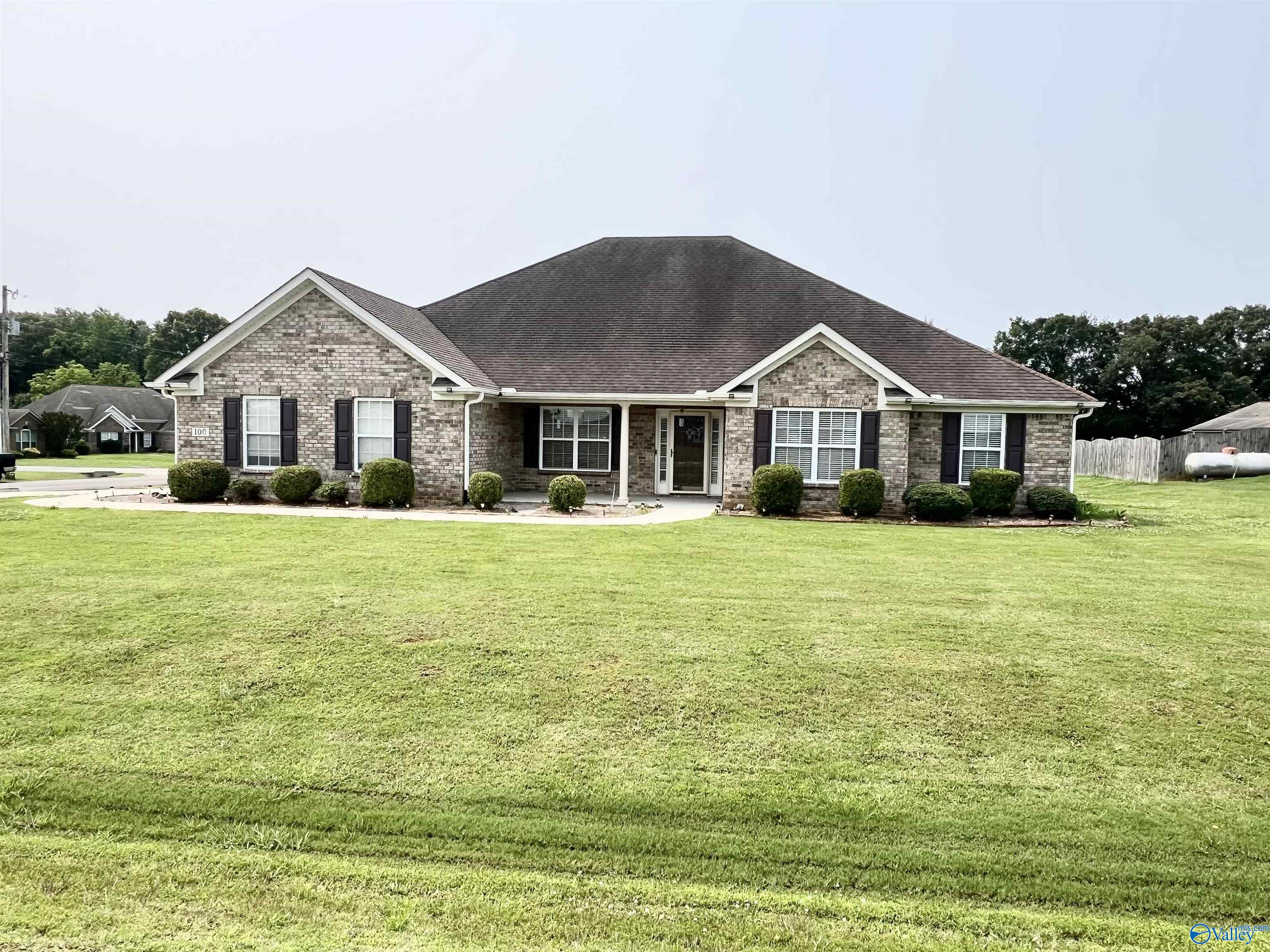 100 Glenfield Court, Huntsville, Alabama image 1