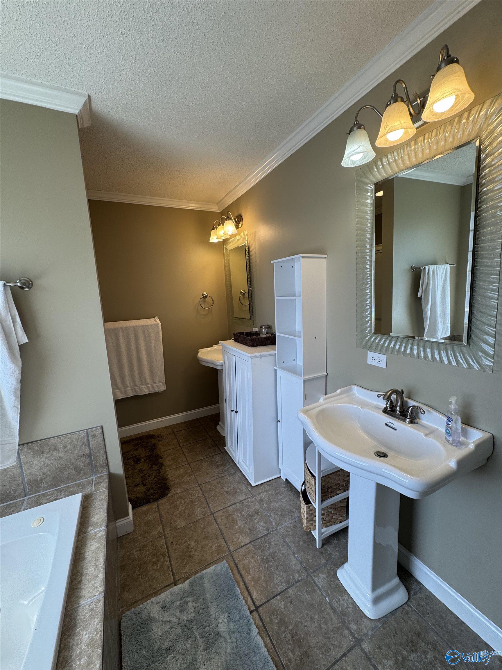 466 Warrenton Shores Drive, Guntersville, Alabama image 22