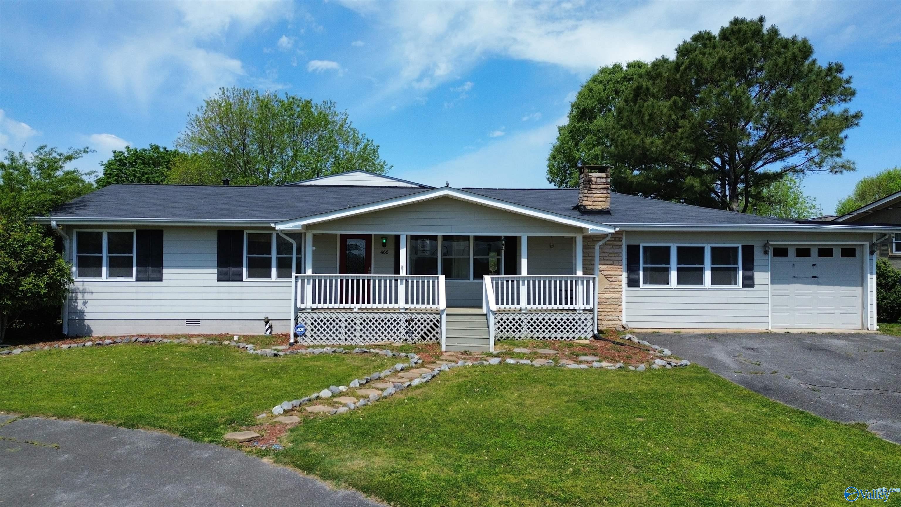 466 Warrenton Shores Drive, Guntersville, Alabama image 1