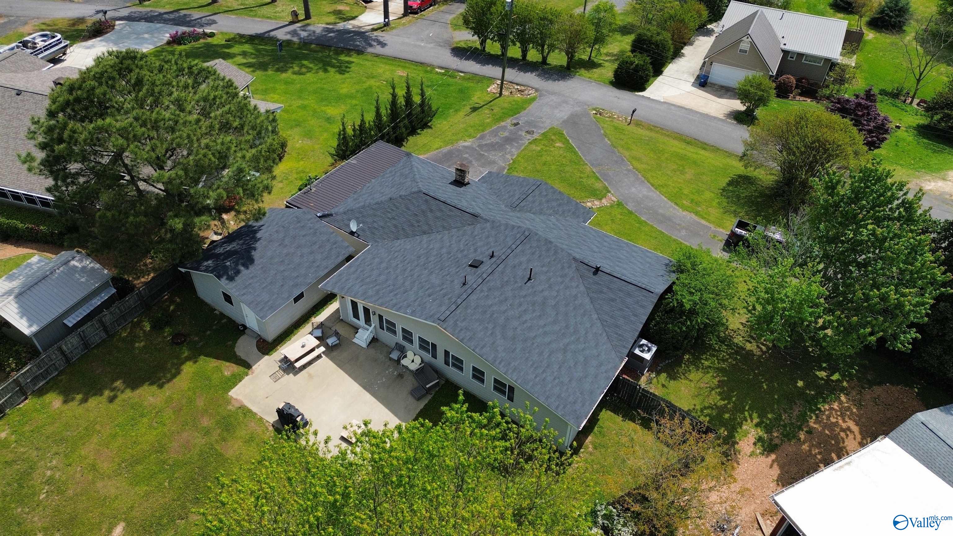 466 Warrenton Shores Drive, Guntersville, Alabama image 3