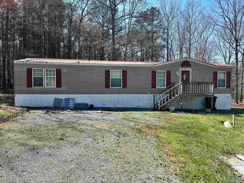 Mobile Home For Sale - 3410 Deir Avenue<br/> Fort Payne, AL 35967