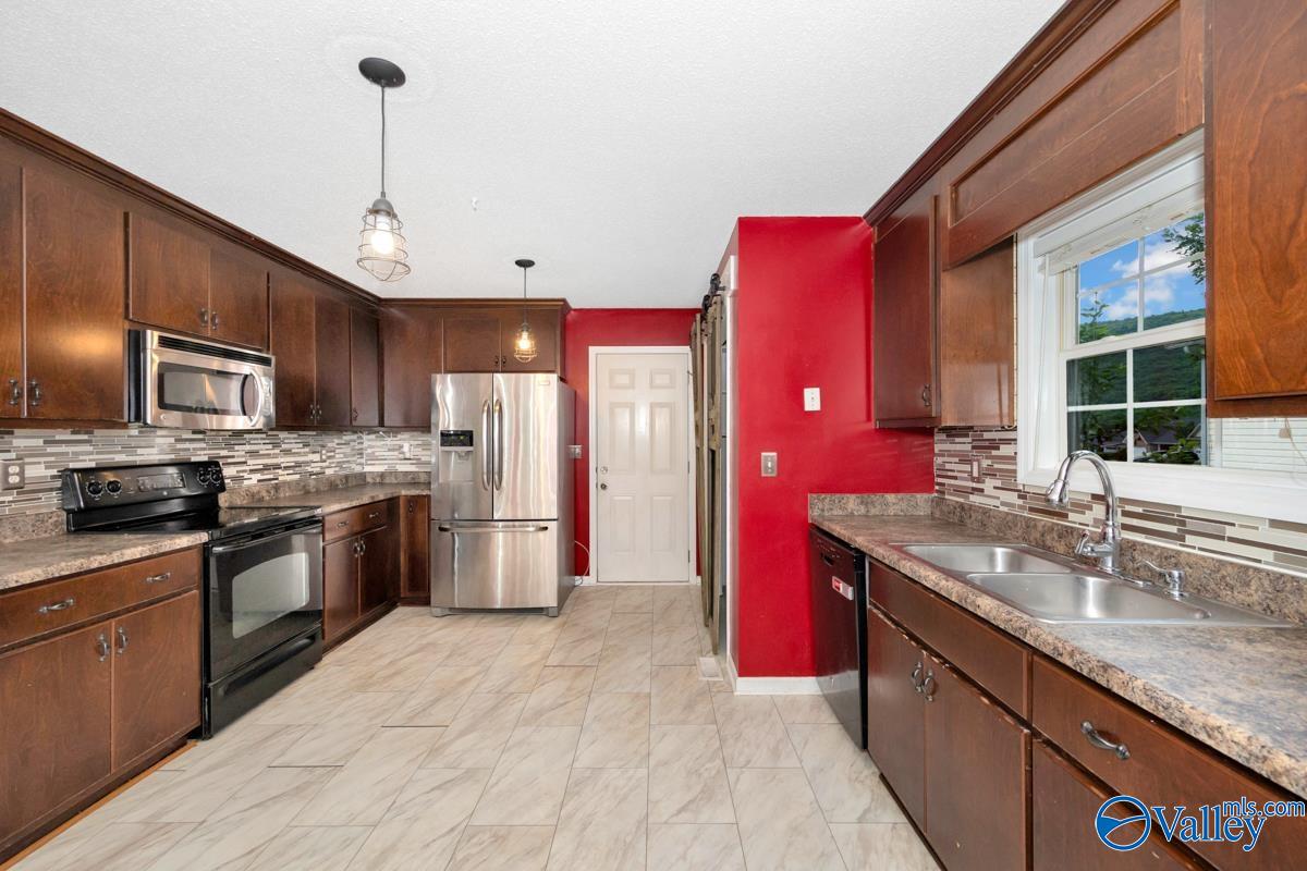 204 Hollington Drive, Huntsville, Alabama image 10