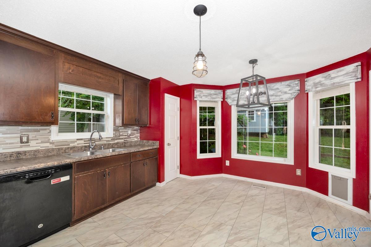 204 Hollington Drive, Huntsville, Alabama image 12