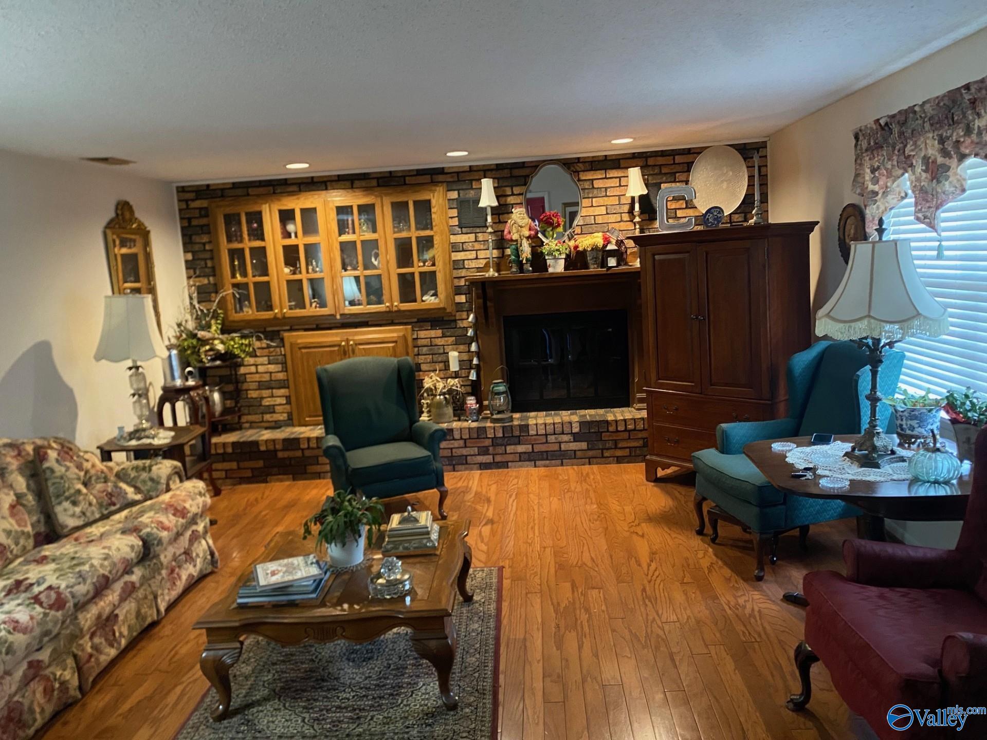 2300 Mount Carmel Drive, Guntersville, Alabama image 6