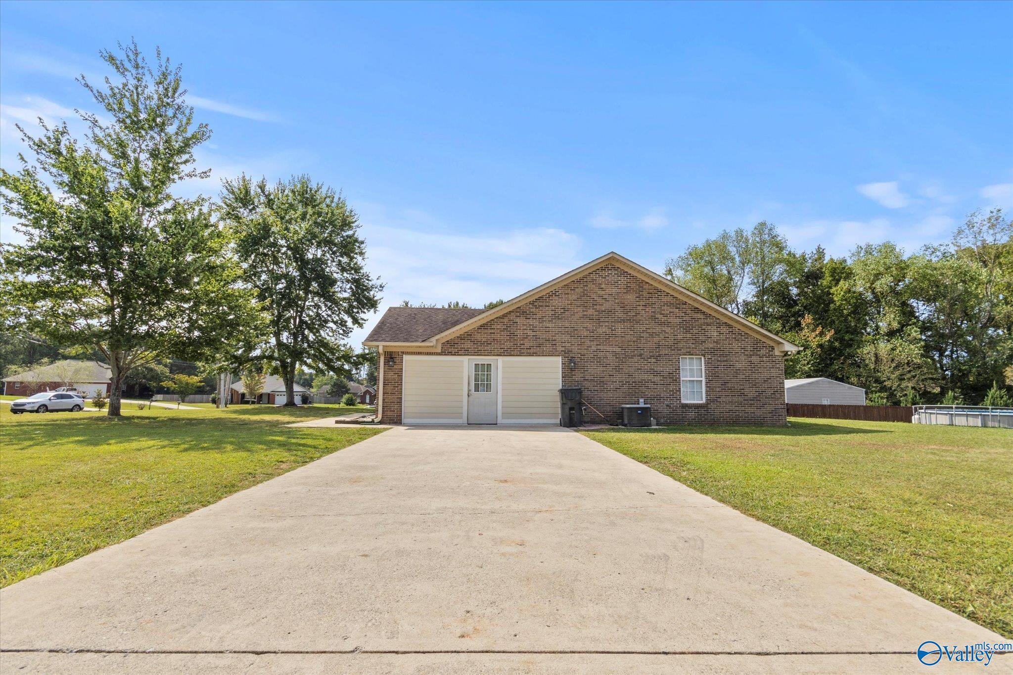 100 Sand Pine Court, Toney, Alabama image 6