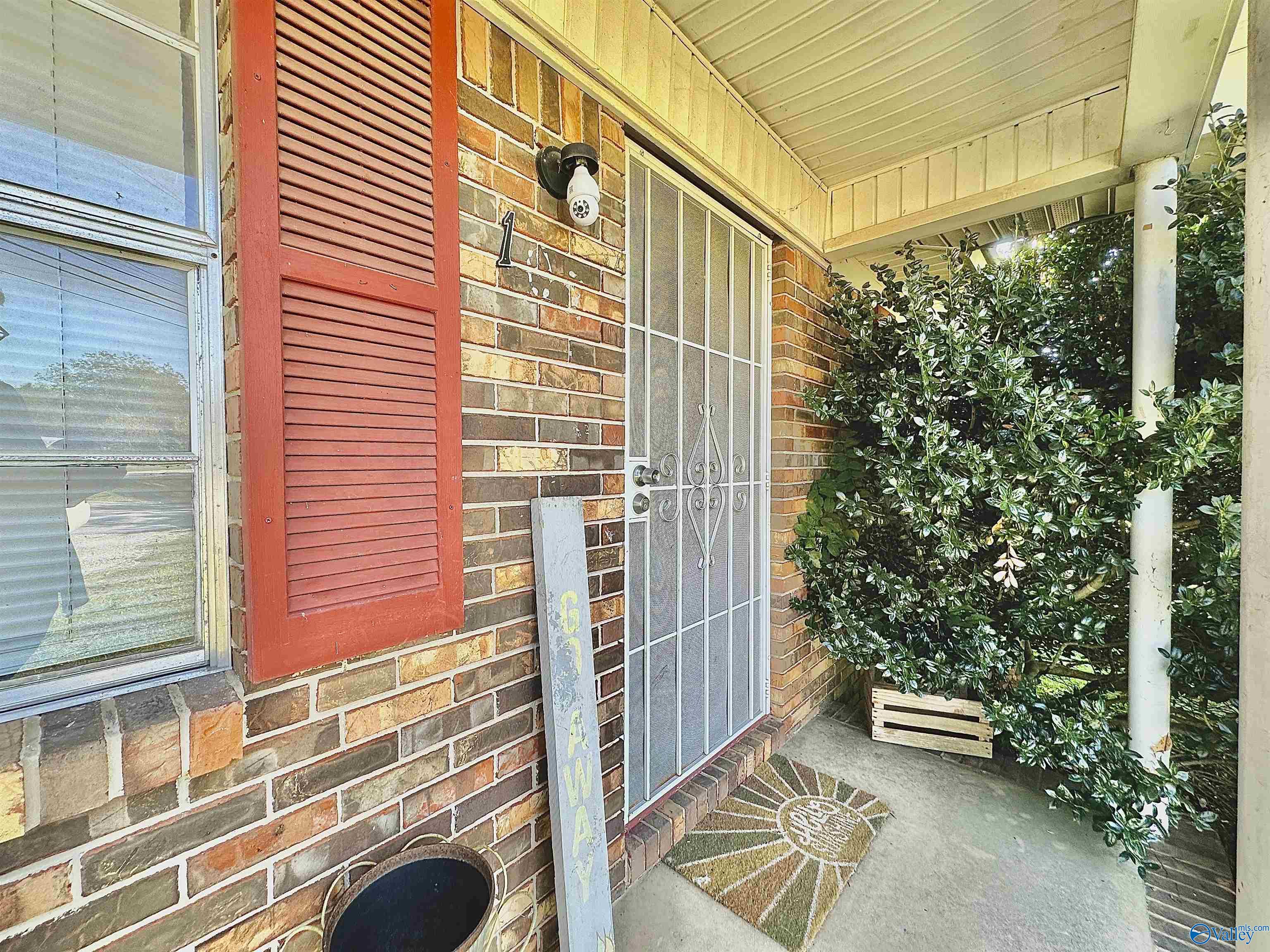 102 Clint Warren Street NE