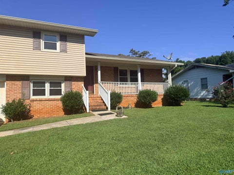 Homes For Sale - 3121 Forsythe Drive<br/> Huntsville, AL 35810