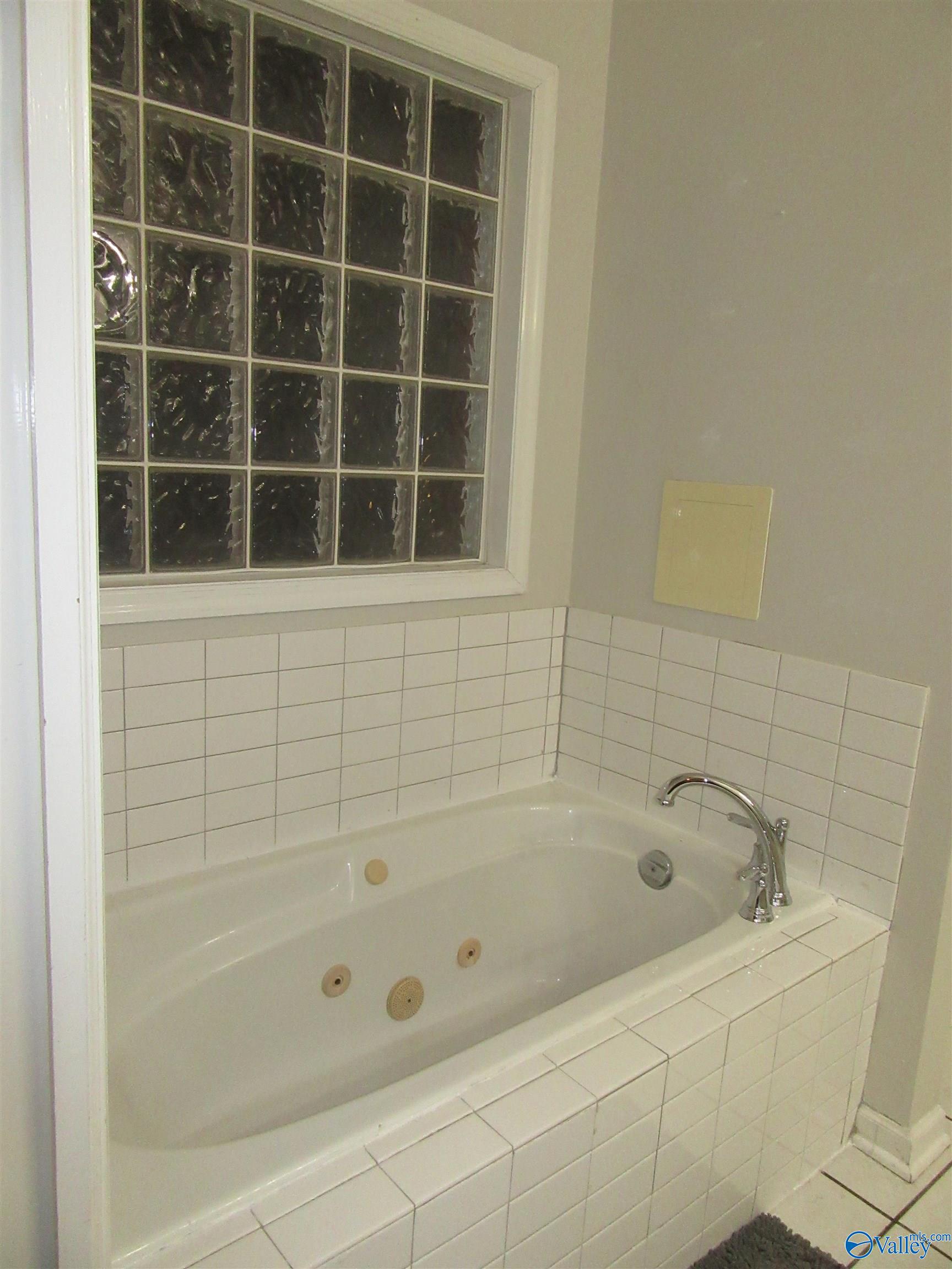 2701 SW Little John Street, Decatur, Alabama image 25