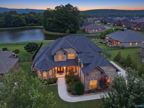 Homes For Sale - 2017 Meadow Creek Circle<br/> Owens Cross Roads, AL 35763