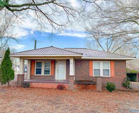 Homes For Sale - 327 Guntersville Road<br/> Arab, AL 35016