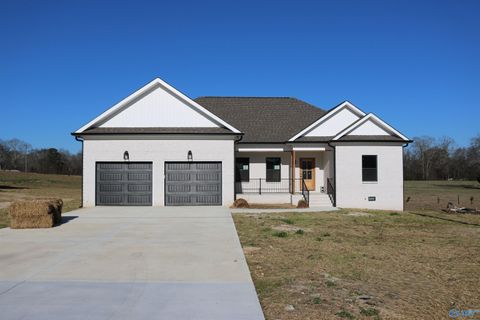 Homes For Sale - 1051 Shoal Creek Road<br/> Arab, AL 35016