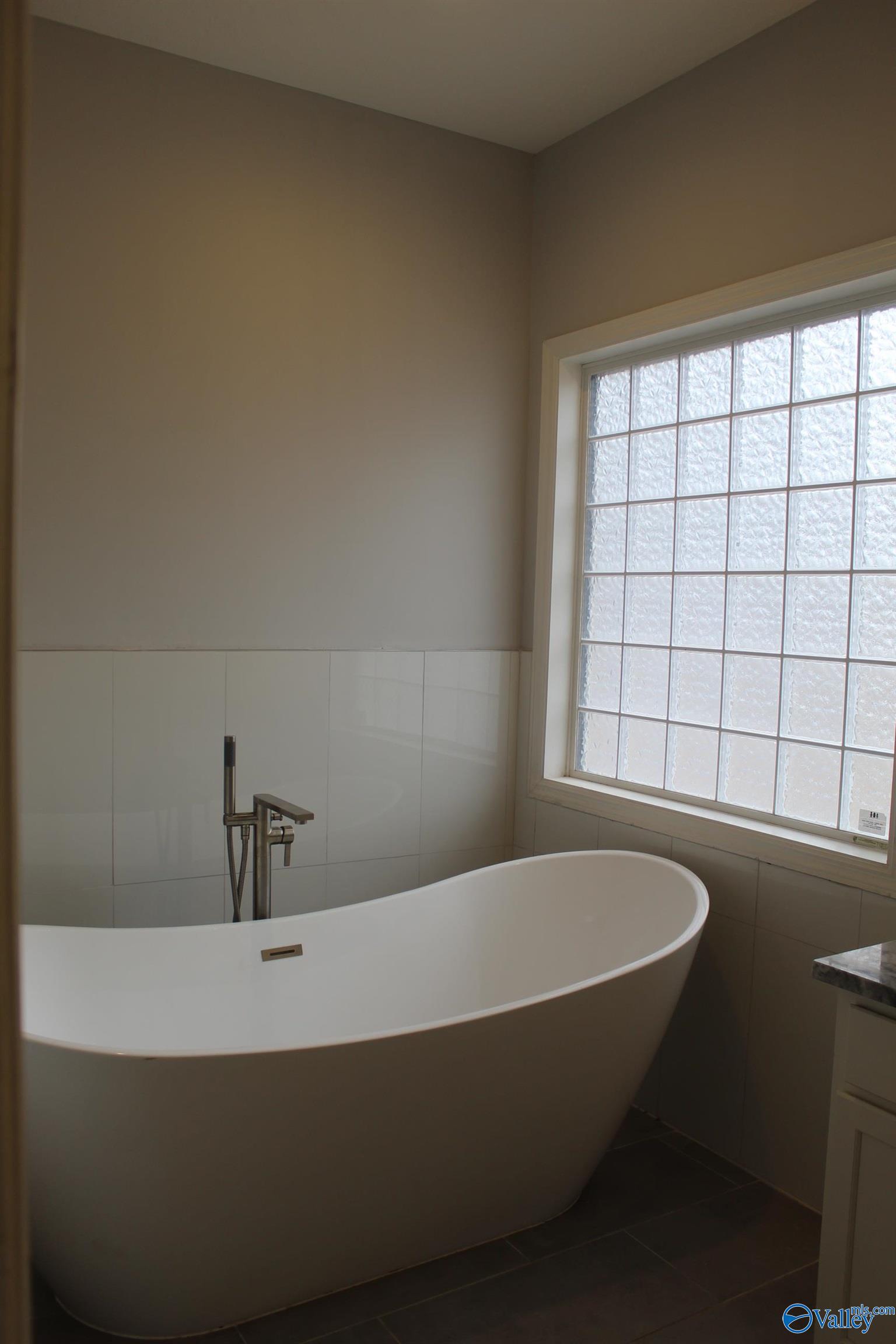 1404 Whites Gap Road, Jacksonville, Alabama image 7