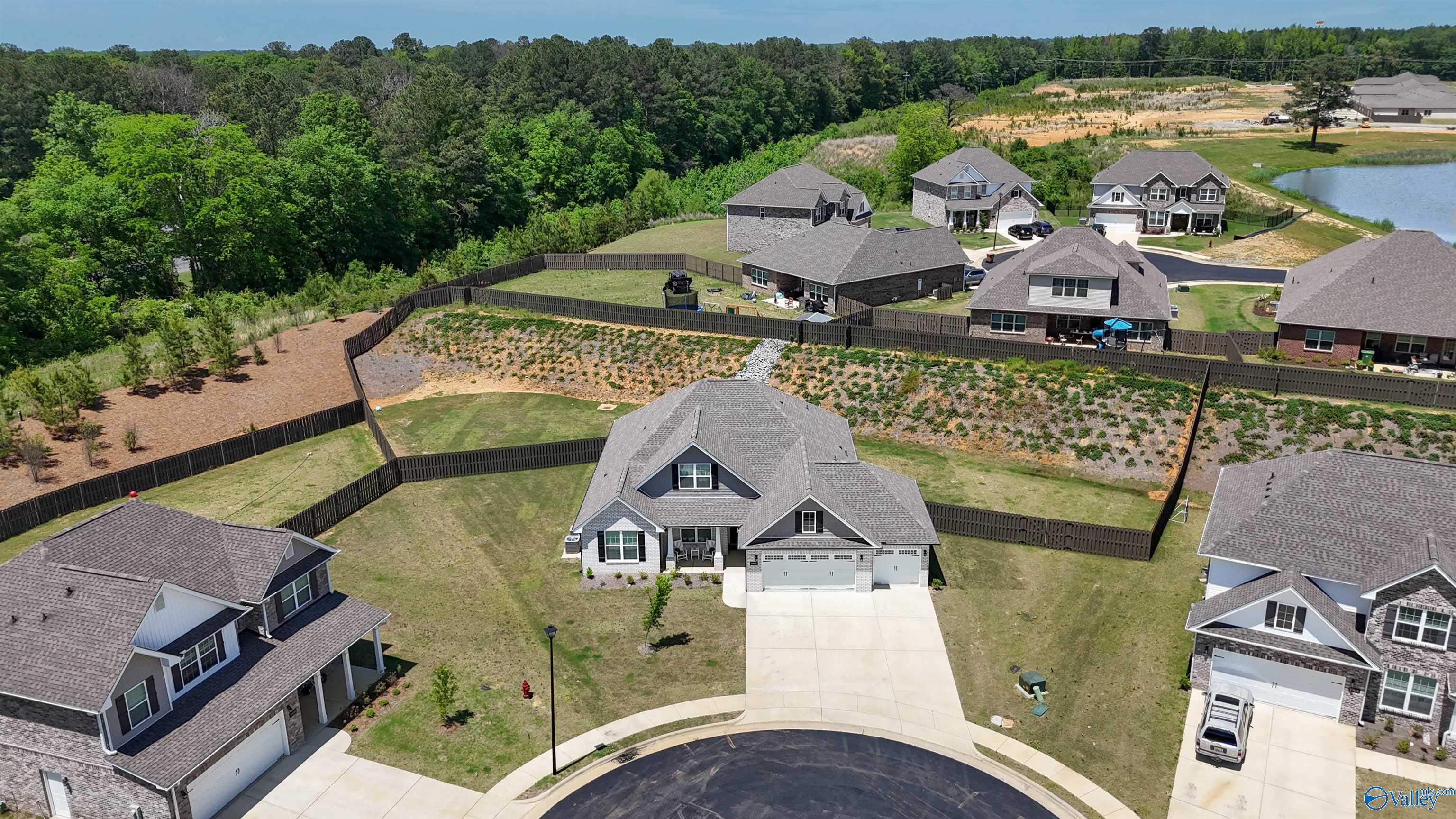 1901 Rae Court, Hartselle, Alabama image 2