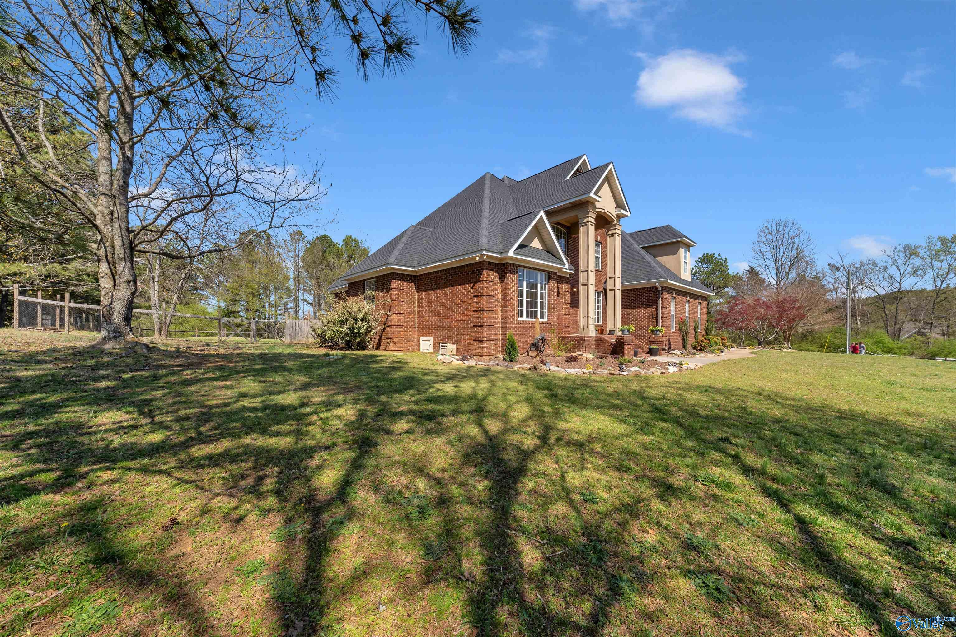 4975 Wyeth Mountain Road, Guntersville, Alabama image 2