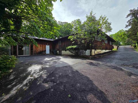 Homes For Rent - 1209 Governors Drive<br/> Huntsville, AL 35801