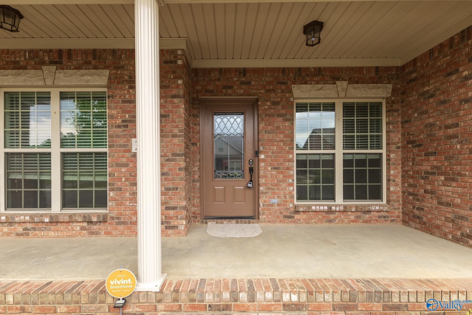 2505 Lindisfarne Drive, Decatur, Alabama image 4