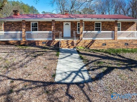 Photo of 306 Olinger Road, Scottsboro, AL 35769 (MLS # 21908199)