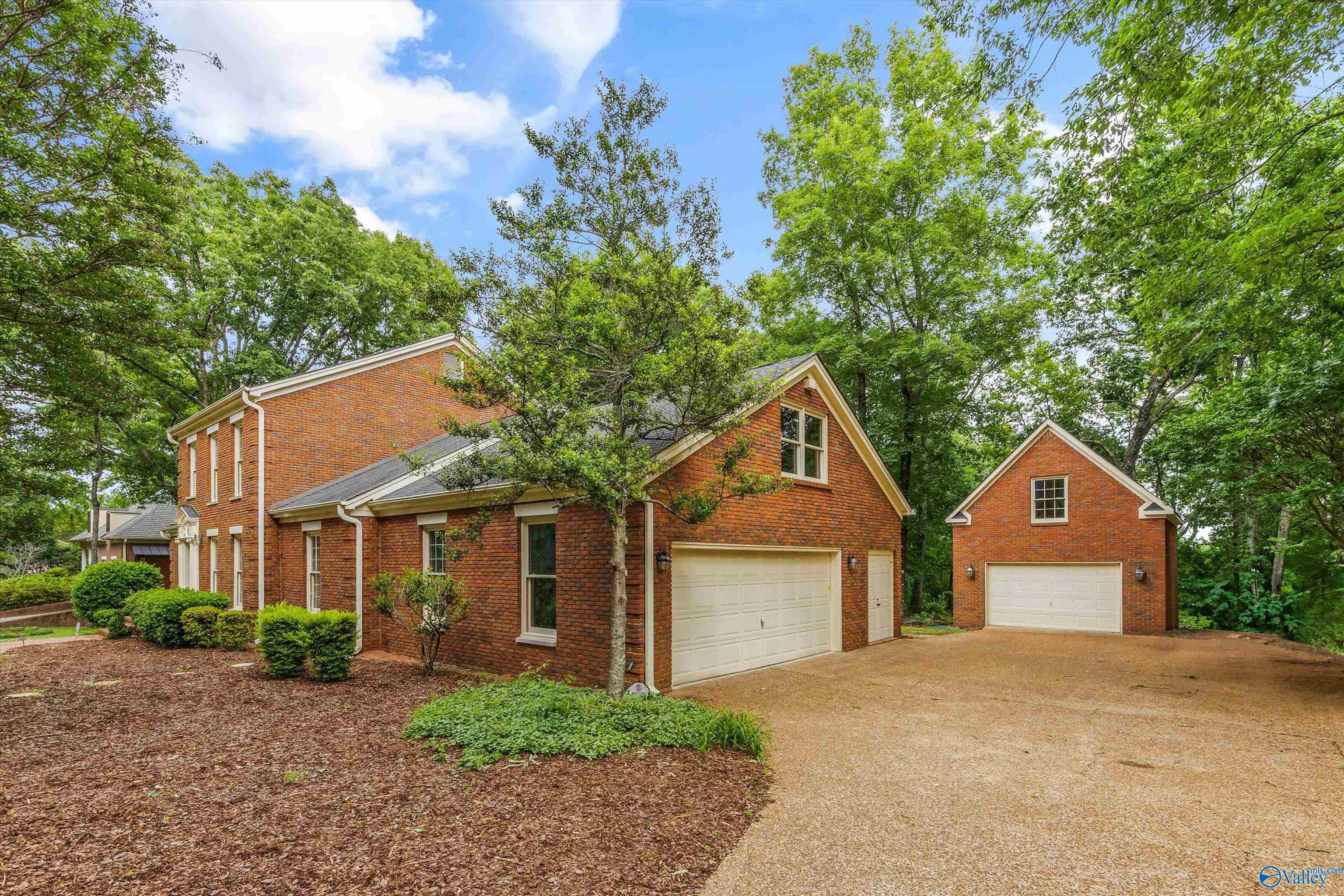 183 Stoneway Trail
