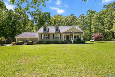 Homes For Sale - 75 County Road 1009<br/> Cedar Bluff, AL 35959