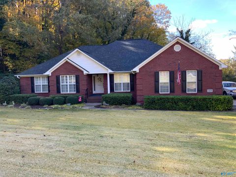Photo of 1435 Timberwalk Drive, Guntersville, AL 35976 (MLS # 21903725)