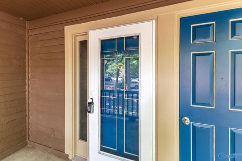 Photo of 2043 Woodlawn Drive SW 2043 #2043, Huntsville, AL 35802 (MLS # 21912219)