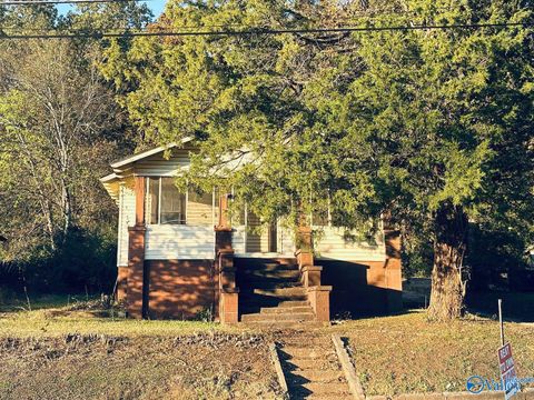 Photo of 1405 Tuscaloosa Avenue, Gadsden, AL 35901 (MLS # 21905240)
