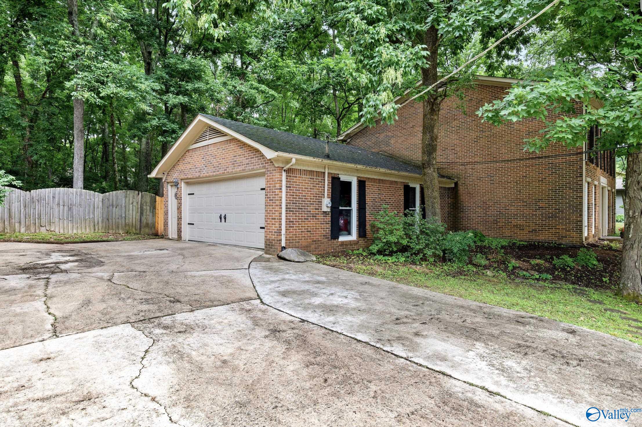 712 Bluewood Drive, Huntsville, Alabama image 5