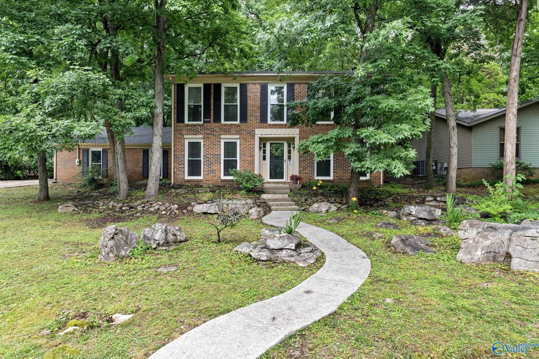 712 Bluewood Drive, Huntsville, Alabama image 1