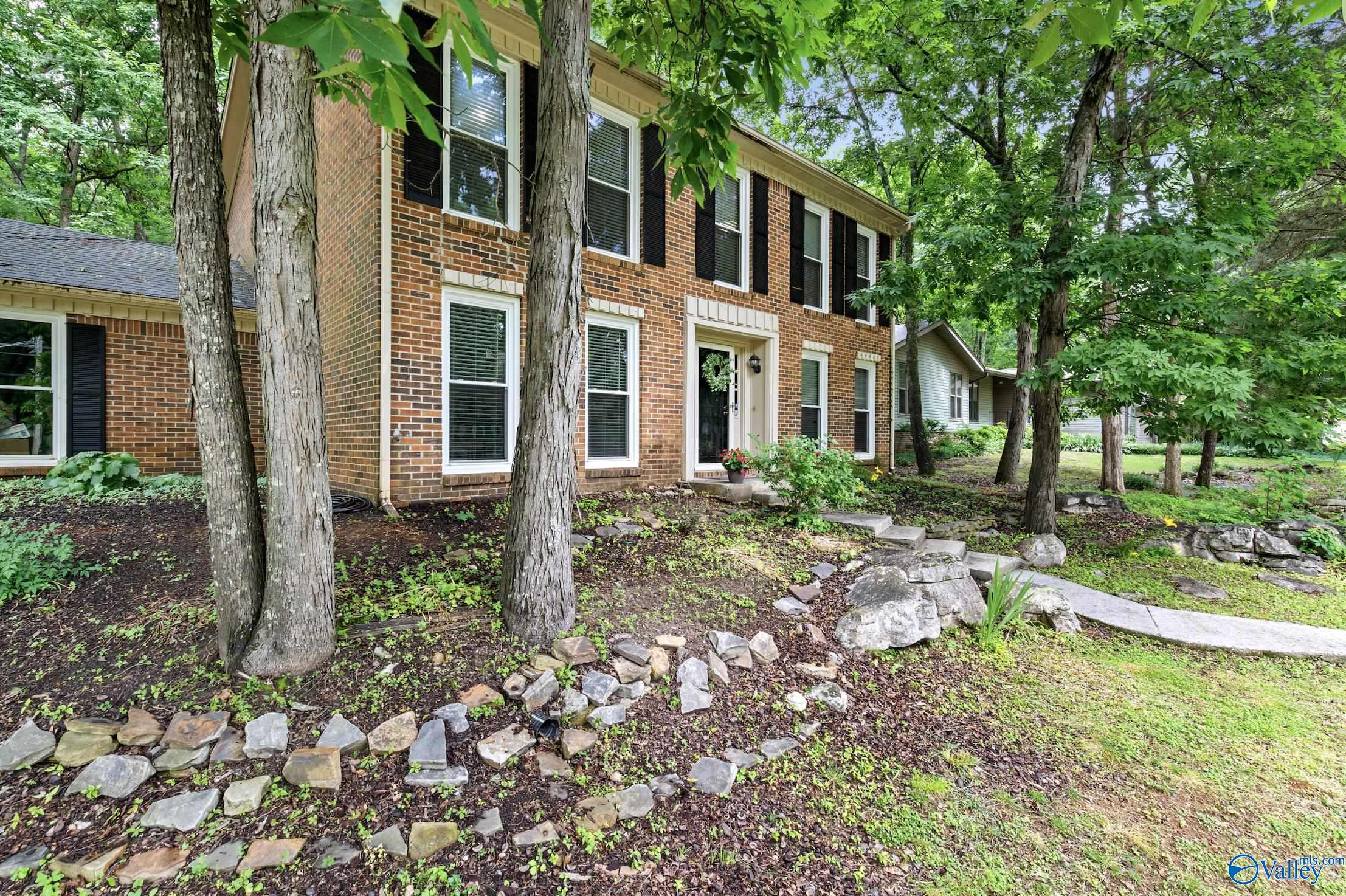 712 Bluewood Drive, Huntsville, Alabama image 3