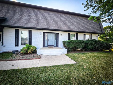 Photo of 100 Hickory Drive, Muscle Shoals, AL 35661 (MLS # 21902333) Photo of 100 Hickory Drive, Muscle Shoals, AL 35661 (MLS # 21902333)