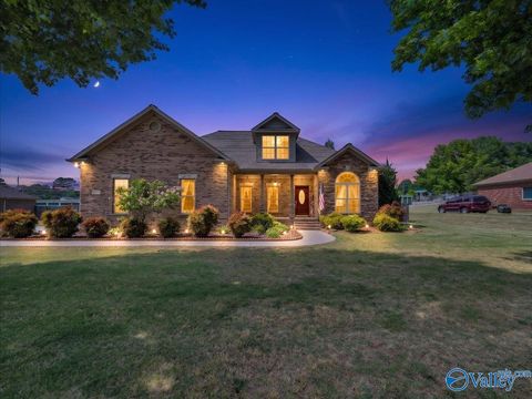 Homes For Sale - 105 Patdean Drive<br/> Huntsville, AL 35811