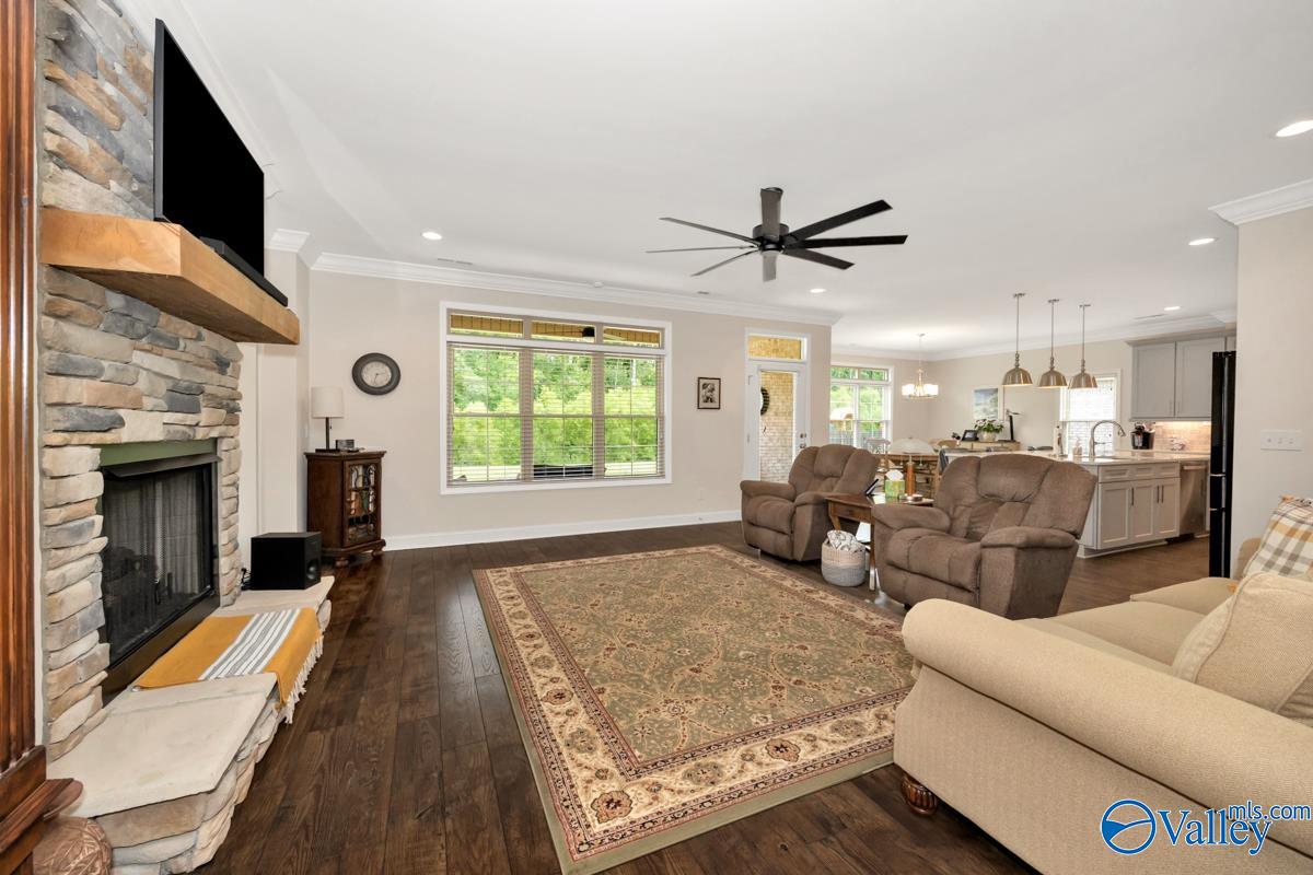 7514 Flint Crossing Circle, Owens Cross Roads, Alabama image 4