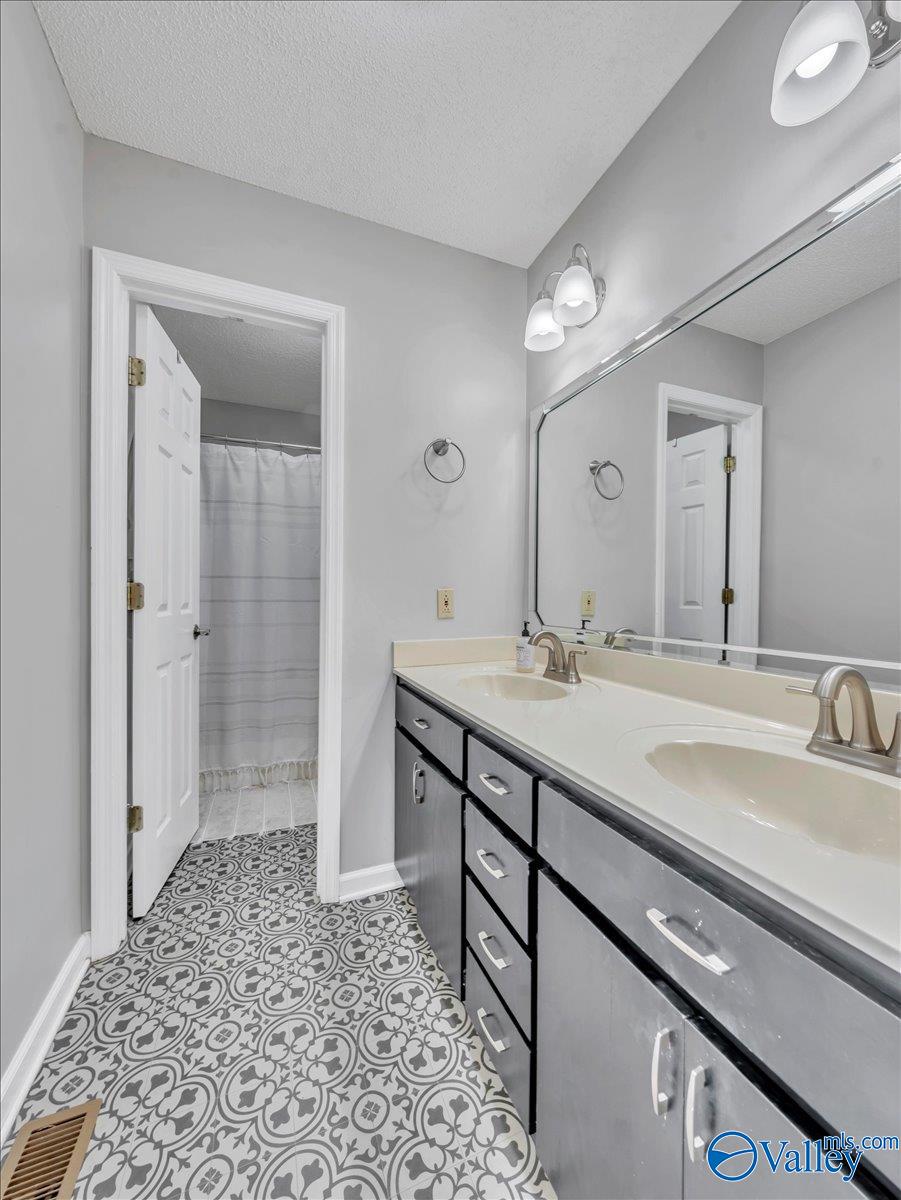 Scottsboro, Alabama 35769, United States, 3 Bedrooms Bedrooms, ,2 BathroomsBathrooms,Residential,Active,211521