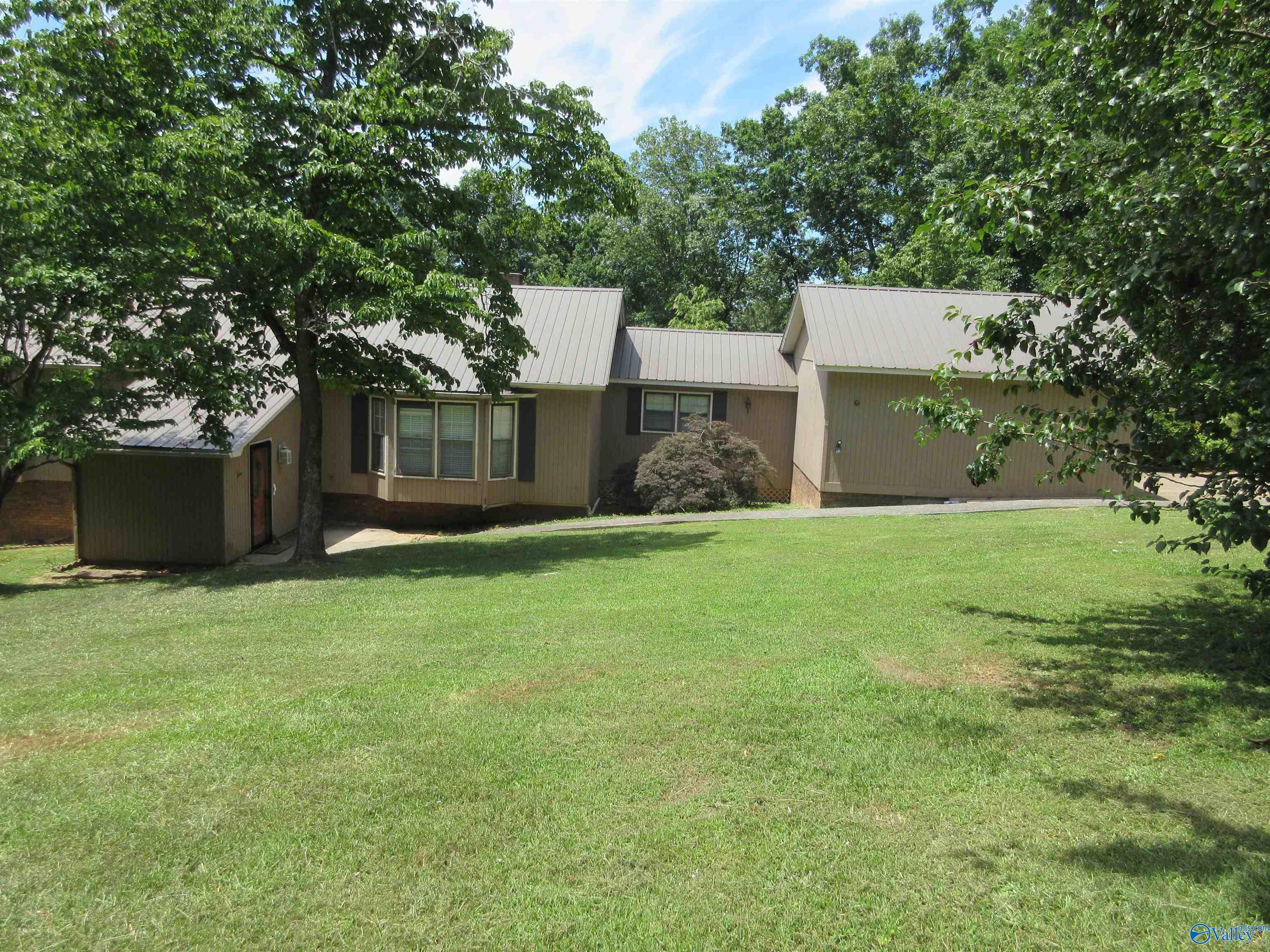 109 Colonial Drive, Scottsboro, Alabama image 3