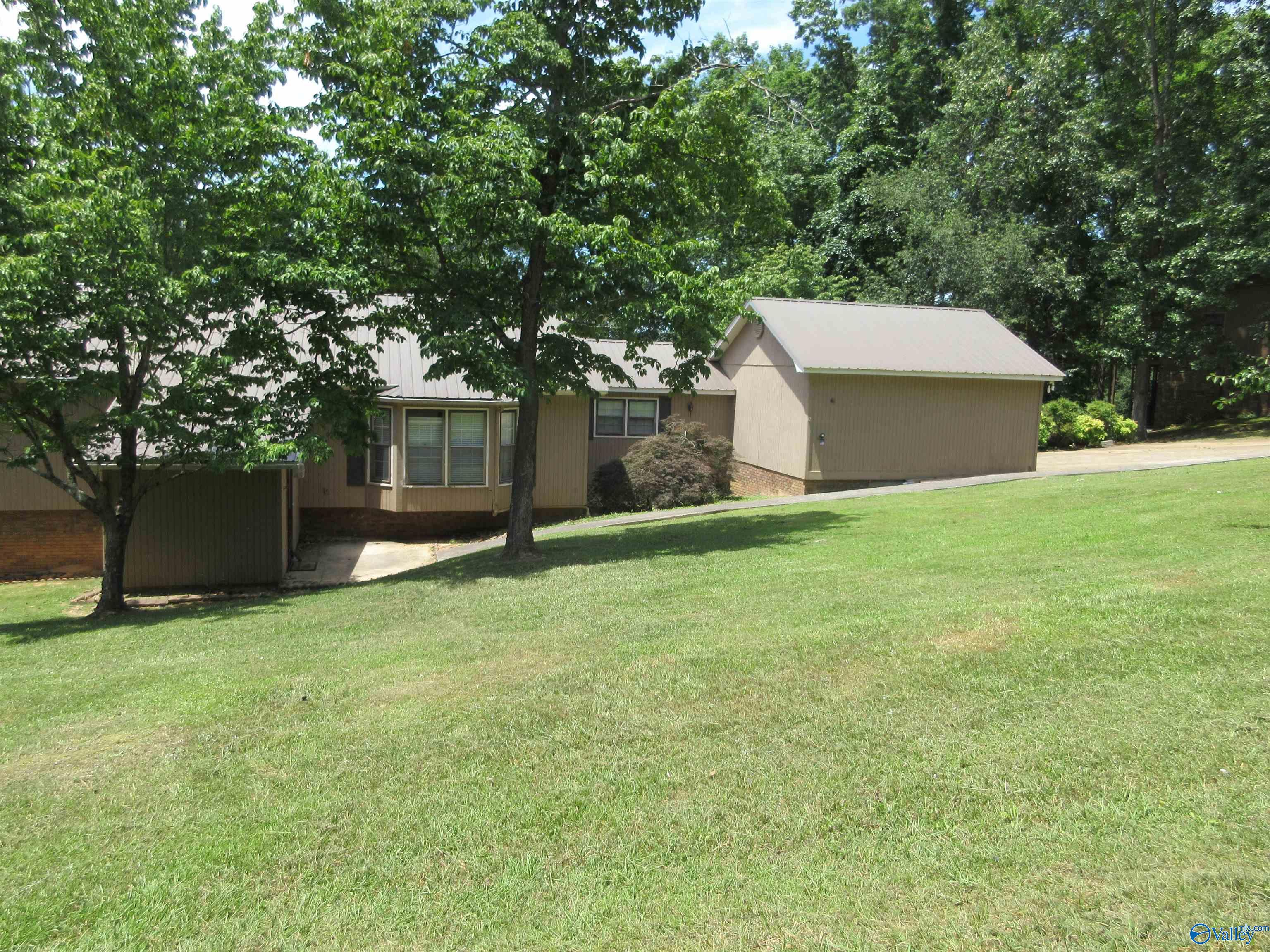 109 Colonial Drive, Scottsboro, Alabama image 4