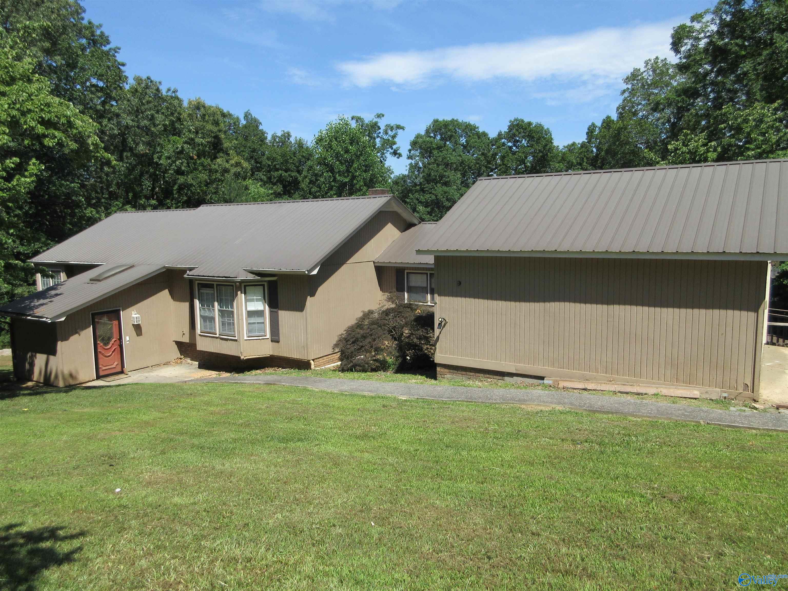 109 Colonial Drive, Scottsboro, Alabama image 1