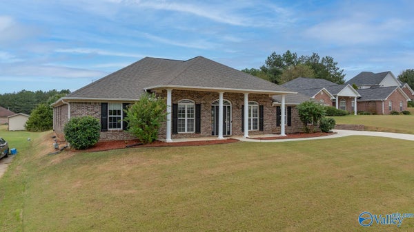 208 SALVIA CT, HARVEST, AL 35749 - Image bffeabaae7f4c66d2a2f704b2b6a3574/2789497402