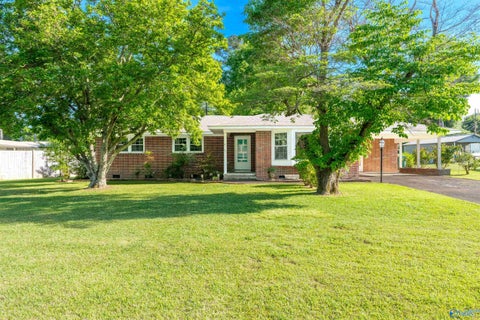 Homes For Sale - 103 Rivermont Drive<br/> Sheffield, AL 35660