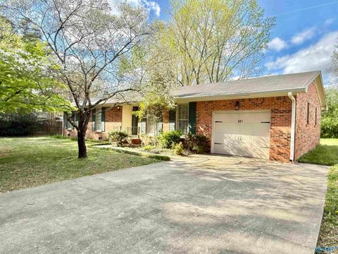 Homes For Sale - 601 Milton Road<br/> Limestone County, Athens, AL 35611