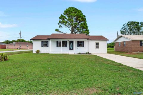 Homes For Sale - 1152 James Avenue<br/> Courtland, AL 35618