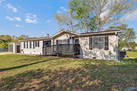 Mobile Home For Sale - 102 Lucas Circle<br/> New Market, AL 35761
