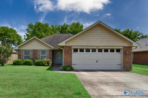 Homes For Rent - 5015 Montauk Trail<br/> Owens Cross Roads, AL 35763