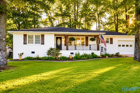 Homes For Sale - 808 12th Avenue<br/> Arab, AL 35016