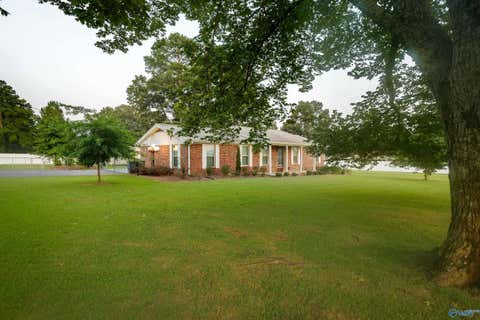 Homes For Sale - 24 County Road 463<br/> Town Creek, AL 35672