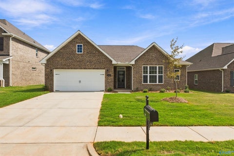 Homes For Sale - 3008 Wayward Drive<br/> Decatur, AL 35603