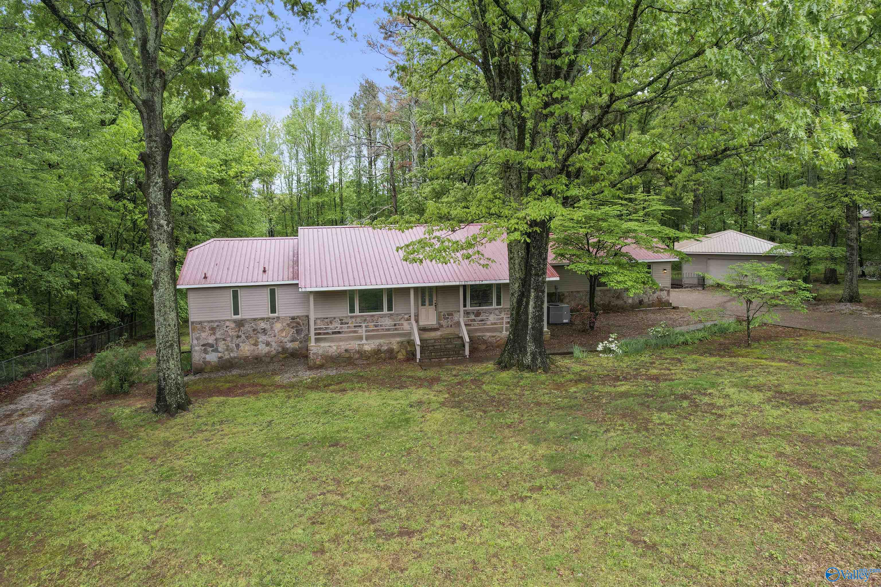 102 Peyton Circle, Gurley, Alabama image 2