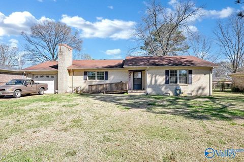 Photo of 304 Albert Street SW, Decatur, AL 35601 (MLS # 21912308)
